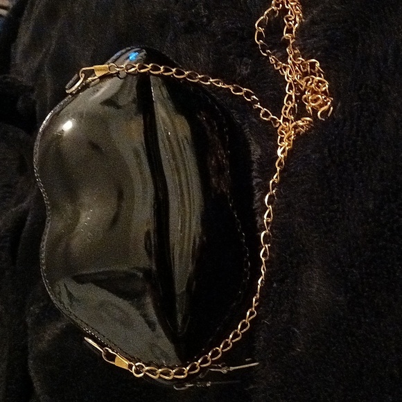 Black Patent Lip bag - Picture 2 of 3